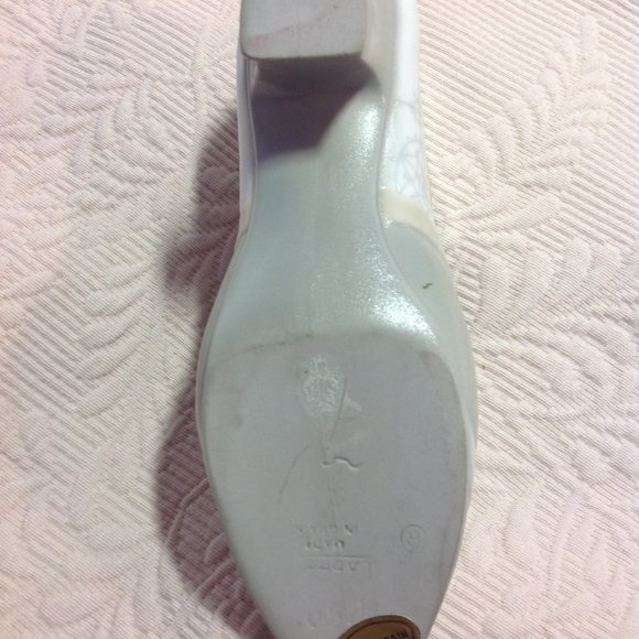 Lladro Figurine of Victorian Lace-up Shoe Active - Picture 9 of 14